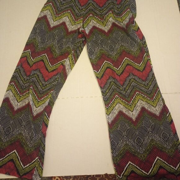 - Glamour Chevron print wide leg V neck jumpsuit with key hole closure - Picture 11 of 12